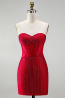 Laden Sie das Bild in den Galerie-Viewer, Rotes Korsett Bodycon Trägerloses, perlenbesetztes kurzes Homecoming-Kleid mit Schnürung auf dem Rücken