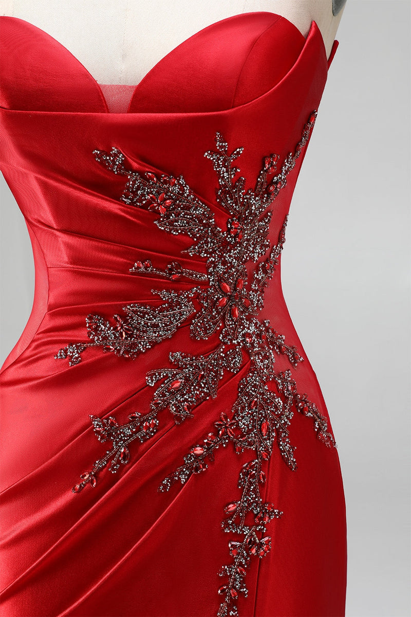 Laden Sie das Bild in den Galerie-Viewer, Trägerloses Meerjungfrauen-Zug mit gerafftem Zug Satinrotes Abschlussballkleid mit Schlitz