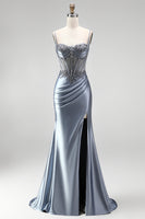 Laden Sie das Bild in den Galerie-Viewer, Staubiges blaues Korsett Meerjungfrauen-Strasssteine, Satin, gerafftes langes Abschlussballkleid mit seitlichem Schlitz
