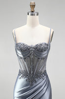 Laden Sie das Bild in den Galerie-Viewer, Staubiges blaues Korsett Meerjungfrauen-Strasssteine, Satin, gerafftes langes Abschlussballkleid mit seitlichem Schlitz