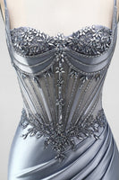 Laden Sie das Bild in den Galerie-Viewer, Staubiges blaues Korsett Meerjungfrauen-Strasssteine, Satin, gerafftes langes Abschlussballkleid mit seitlichem Schlitz