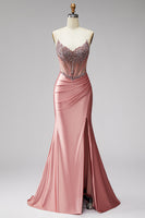 Laden Sie das Bild in den Galerie-Viewer, Meerjungfrauen Korsett Satin Trägerlos Rosa Abschlussballkleid mit Schlitz