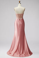 Laden Sie das Bild in den Galerie-Viewer, Meerjungfrauen Korsett Satin Trägerlos Rosa Abschlussballkleid mit Schlitz