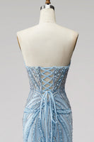 Laden Sie das Bild in den Galerie-Viewer, Hellblaues Perlenträger-Meerjungfrauen-Abschlussballkleid mit Perlen