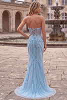 Laden Sie das Bild in den Galerie-Viewer, Hellblaues Perlenträger-Meerjungfrauen-Abschlussballkleid mit Perlen