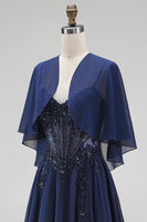 Laden Sie das Bild in den Galerie-Viewer, Marineblaues Korsett Chiffon A-Linie Spaghettiträger Langes Mutter der Braut Kleid mit Umhang