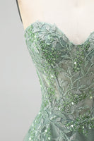 Laden Sie das Bild in den Galerie-Viewer, Glitzer Staubiges Salbei Korsett Blumenapplikationen Tüll Trägerloses Pailletten Langes Abschlussballkleid mit Schlitz
