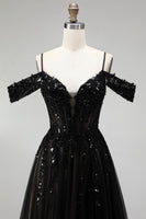 Laden Sie das Bild in den Galerie-Viewer, Kalte Schulter Schwarzes A-Linie Tüll Pailletten Appliquen Langes Abschlussballkleid mit Schlitz