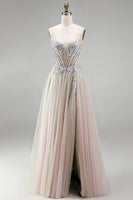 Laden Sie das Bild in den Galerie-Viewer, Dusty Rose Blumenapplikationen Rhinestone Korsett Tüll A-Linie Trägerloses Langes Abschlussballkleid mit Schlitz