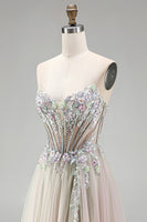 Laden Sie das Bild in den Galerie-Viewer, Dusty Rose Blumenapplikationen Rhinestone Korsett Tüll A-Linie Trägerloses Langes Abschlussballkleid mit Schlitz