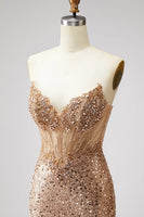 Laden Sie das Bild in den Galerie-Viewer, Glitzerndes Goldenes Korsett Meerjungfrauen Strasssteine Pailletten Trägerloses Langes Abschlussballkleid mit Schlitz