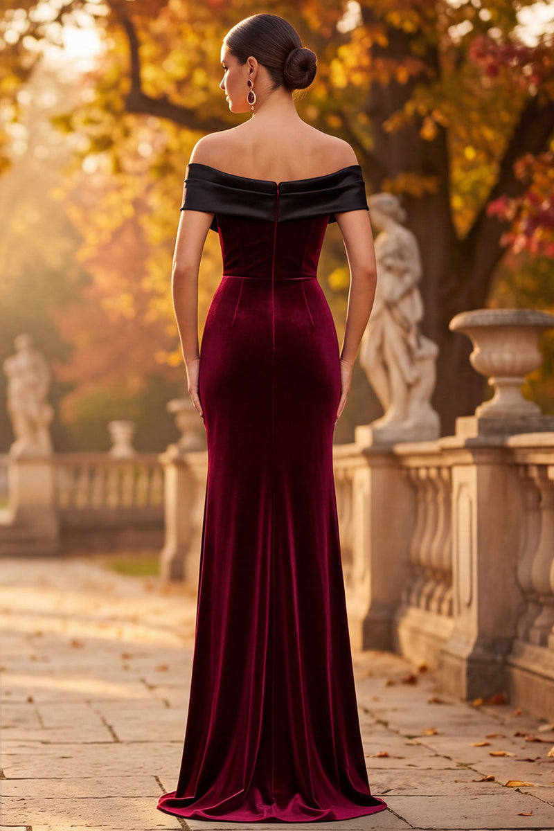 Laden Sie das Bild in den Galerie-Viewer, Burgunderrotes Samt Scheide Schulterloses Maxi Festkleid mit Schlitz
