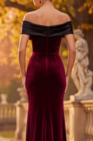 Laden Sie das Bild in den Galerie-Viewer, Burgunderrotes Samt Scheide Schulterloses Maxi Festkleid mit Schlitz