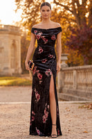 Laden Sie das Bild in den Galerie-Viewer, Schwarzes Schulterloses Gerafftes Maxi Ballkleid mit Seitenschlitz