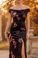 Laden Sie das Bild in den Galerie-Viewer, Schwarzes Schulterloses Gerafftes Maxi Ballkleid mit Seitenschlitz
