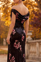 Laden Sie das Bild in den Galerie-Viewer, Schwarzes Schulterloses Gerafftes Maxi Ballkleid mit Seitenschlitz