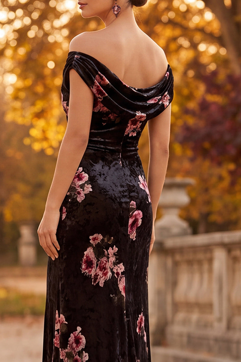 Laden Sie das Bild in den Galerie-Viewer, Schwarzes Schulterloses Gerafftes Maxi Ballkleid mit Seitenschlitz
