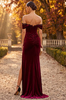 Laden Sie das Bild in den Galerie-Viewer, Burgunderrotes Samt Meerjungfrauen Korsett Schulterloses Gerafftes Spitze Maxi Festkleid mit Schlitz