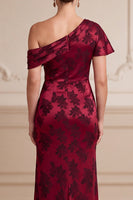 Laden Sie das Bild in den Galerie-Viewer, Burgundergrüne Scheide asymmetrische, einschulteriger Jacquard-Maxi-Mutter der Braut mit seitlichem Schlitz
