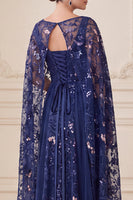 Laden Sie das Bild in den Galerie-Viewer, Marineblaue A-Linie Illusions-Pailletten-Maxi-Mutter-der-Braut-Kleid mit Umhang