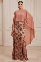 Laden Sie das Bild in den Galerie-Viewer, Orangefarbener Scheide mit Satin-Print Satin-Bootsausschnitt Kleid der Mutter der Braut mit Umhang