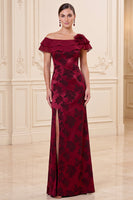 Laden Sie das Bild in den Galerie-Viewer, Burgunderrote Schulterscheide 3D-Blume Jacquard Langes Mutter-der-der-Braut-Kleid mit Schlitz