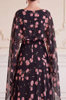 Laden Sie das Bild in den Galerie-Viewer, Schwarze, rosa Blume A-Linie Chiffon Bateau-Ausschnitt Maxi-Mutter-der-Braut-Kleid mit Umhang