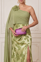 Laden Sie das Bild in den Galerie-Viewer, Grüne Scheide mit einer Schulter Chiffon-Umhang mit bedrucktem Maxi-Mutter-der-Braut-Kleid mit 3D-Blume