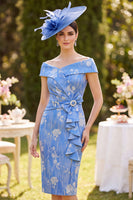 Laden Sie das Bild in den Galerie-Viewer, Off-the-shoulder blau geraffte, rüschierte Midi-Mutter der Braut Kleid mit Streiß-Schleife