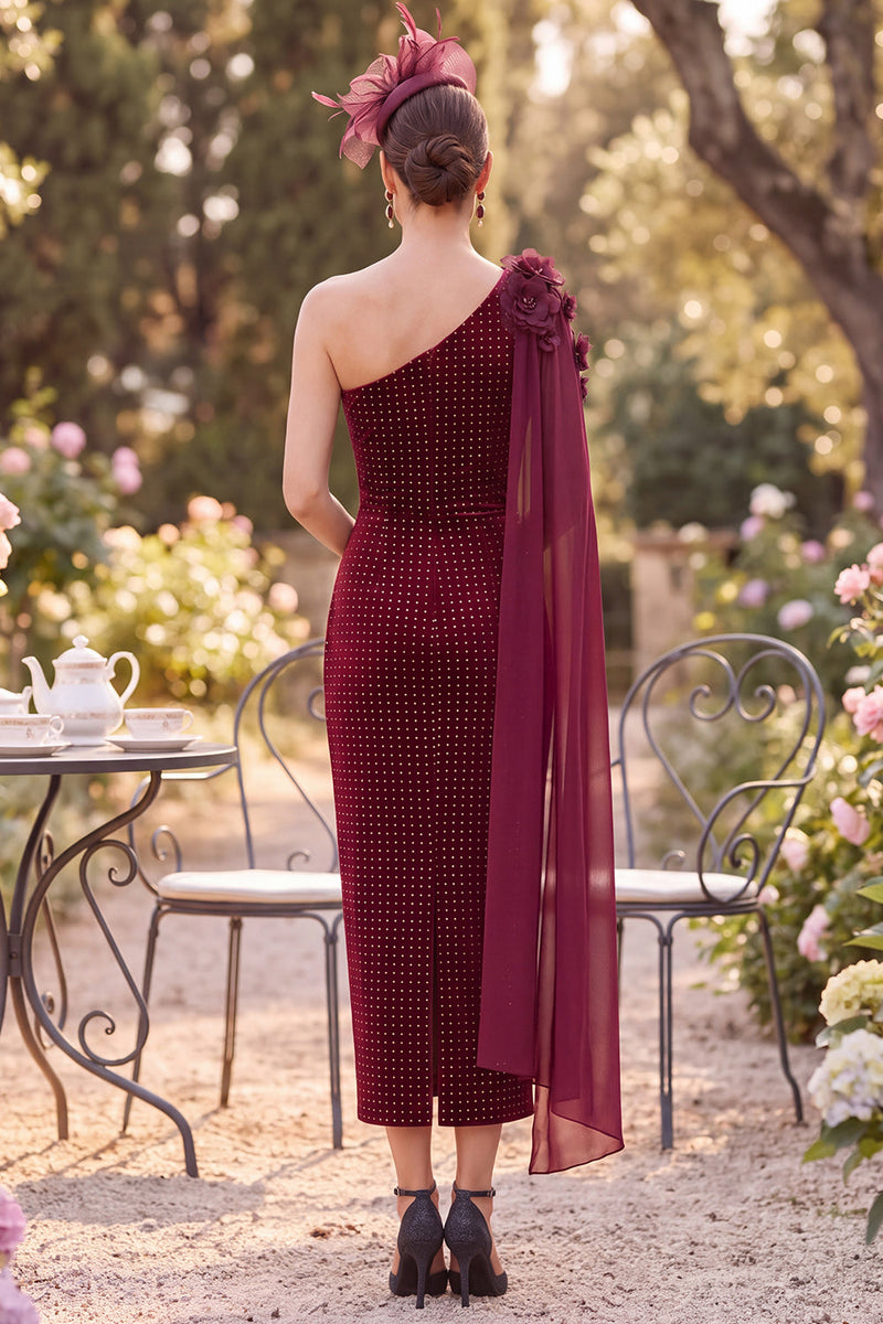 Laden Sie das Bild in den Galerie-Viewer, Burgunderrot, mit einer Schulter besetzte Hülle, gerafftes Mutter-der-Braut-Kleid mit Draperung