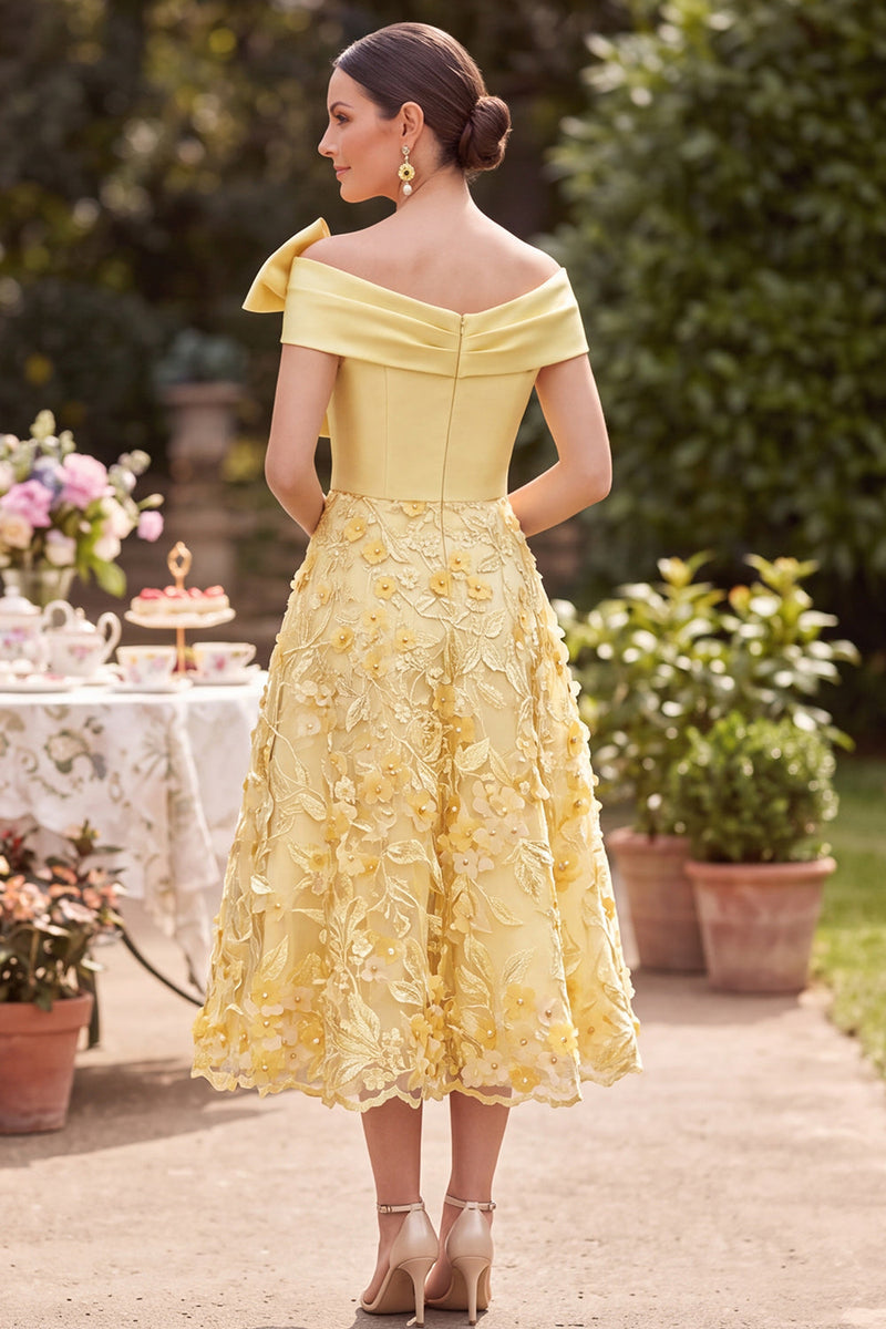 Laden Sie das Bild in den Galerie-Viewer, Asymmetrische, schulterlose, gelbe Satinperlen-Stickerei A-Linie Mutter-der-Braut-Kleid