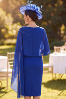 Laden Sie das Bild in den Galerie-Viewer, Königsblauer Bateau-Hals mit Perlen-Scheide Midi-Mutter-der-Braut-Kleid mit Chiffon-Umhang