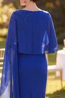 Laden Sie das Bild in den Galerie-Viewer, Königsblauer Bateau-Hals mit Perlen-Scheide Midi-Mutter-der-Braut-Kleid mit Chiffon-Umhang
