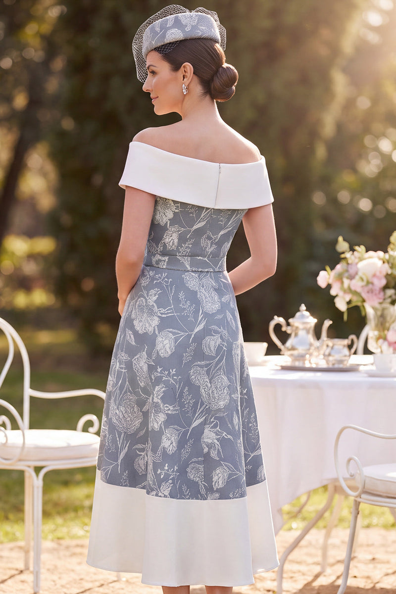 Laden Sie das Bild in den Galerie-Viewer, Grauweißes schulterfreies, hohes, tiefes A-Linien-Blumenmuster Midi-Mutter-der-Braut-Kleid