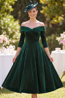 Laden Sie das Bild in den Galerie-Viewer, Dunkelgrünes schulterfreies, 3/4 Ärmel A-Linie Mutter-der-der-Braut-Kleid mit Perlen