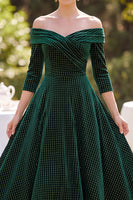 Laden Sie das Bild in den Galerie-Viewer, Dunkelgrünes schulterfreies, 3/4 Ärmel A-Linie Mutter-der-der-Braut-Kleid mit Perlen