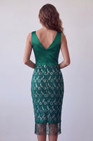 Laden Sie das Bild in den Galerie-Viewer, Dunkelgrünes Satin-V-Ausschnitt Bodycon Spitzen-Midi-Cocktailkleid mit Fransen