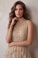 Laden Sie das Bild in den Galerie-Viewer, Champagner-High-Neck-Hals, gestuftes, rüschendes ärmelloses Midi-Cocktailkleid mit Pailletten