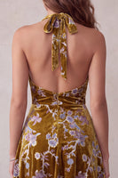 Laden Sie das Bild in den Galerie-Viewer, Senfgoldenes, samtbedrucktes Neckholder, asymmetrisch, hoch, niedrig, kurzes Cocktailkleid