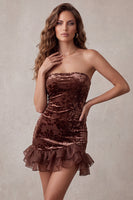 Laden Sie das Bild in den Galerie-Viewer, Chocolates Bodycon Trägerloses Samt-Blumen-Cocktailkleid mit Rüschen