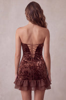 Laden Sie das Bild in den Galerie-Viewer, Chocolates Bodycon Trägerloses Samt-Blumen-Cocktailkleid mit Rüschen