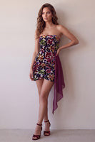 Laden Sie das Bild in den Galerie-Viewer, Burgundgrünes Samtbedrucktes trägerloses Bodycon-Kurzcocktailkleid mit Drapierung
