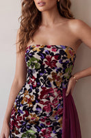 Laden Sie das Bild in den Galerie-Viewer, Burgundgrünes Samtbedrucktes trägerloses Bodycon-Kurzcocktailkleid mit Drapierung