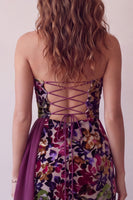 Laden Sie das Bild in den Galerie-Viewer, Burgundgrünes Samtbedrucktes trägerloses Bodycon-Kurzcocktailkleid mit Drapierung