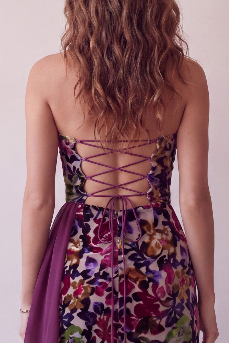 Laden Sie das Bild in den Galerie-Viewer, Burgundgrünes Samtbedrucktes trägerloses Bodycon-Kurzcocktailkleid mit Drapierung