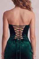 Laden Sie das Bild in den Galerie-Viewer, Dunkelgrünes Bodycon-Cocktailkleid mit einer Schulter Samt, gerafft