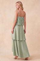 Laden Sie das Bild in den Galerie-Viewer, Hellgrünes, gestuftes Spaghettiträger hoch-niedriges Satin-Festkleid mit Federn