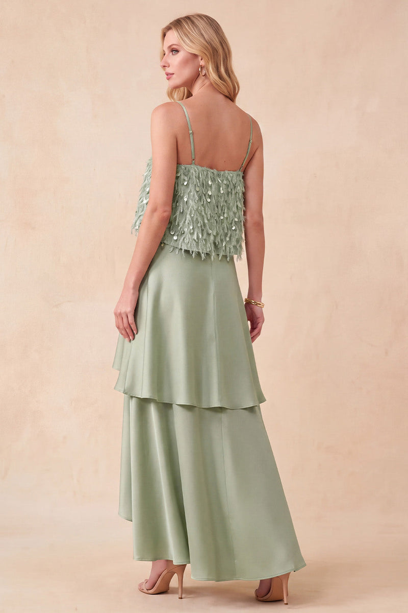 Laden Sie das Bild in den Galerie-Viewer, Hellgrünes, gestuftes Spaghettiträger hoch-niedriges Satin-Festkleid mit Federn