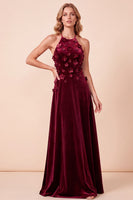 Laden Sie das Bild in den Galerie-Viewer, Burgunder A-Line Neckholder-Samt-3D-Blumen-langes Festkleid mit Perlen
