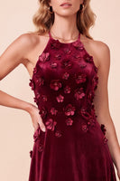 Laden Sie das Bild in den Galerie-Viewer, Burgunder A-Line Neckholder-Samt-3D-Blumen-langes Festkleid mit Perlen
